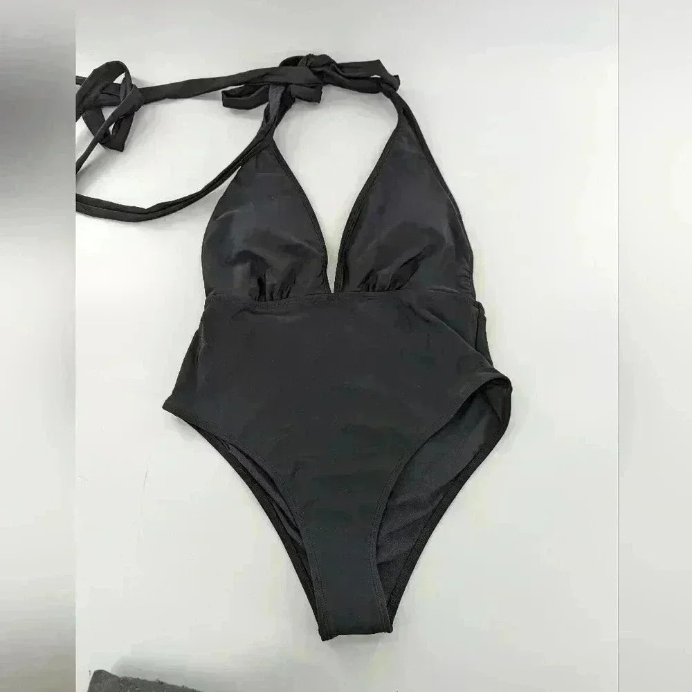 Cupshe Halterneck Plunge Swimsuit One Piece Medium Black Classic NWT